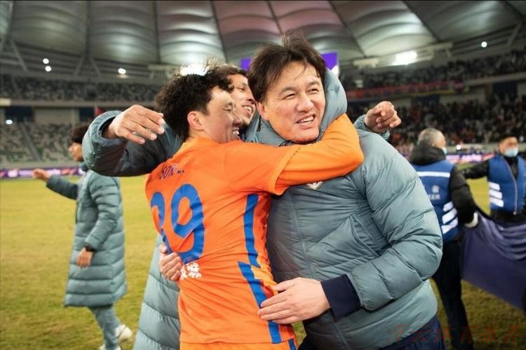 开云体育官方：对话郝伟：无论在哪里都有橙色的陪伴，克雷桑停赛带来困难