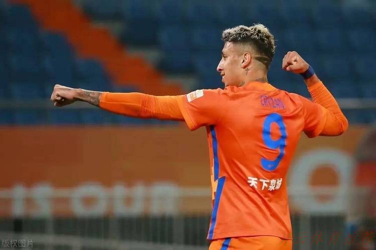 开云体育官方：对话郝伟：无论在哪里都有橙色的陪伴，克雷桑停赛带来困难