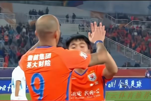 开云体育官方：对话郝伟：无论在哪里都有橙色的陪伴，克雷桑停赛带来困难