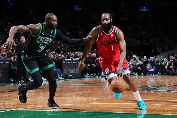 开云:布朗33+12哈登空砍37+7+8 凯尔特人险胜快船 开云:布朗33+12哈登空砍37+7+8 凯尔特人险胜快船