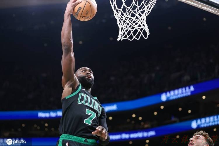 开云:布朗33+12哈登空砍37+7+8 凯尔特人险胜快船 开云:布朗33+12哈登空砍37+7+8 凯尔特人险胜快船