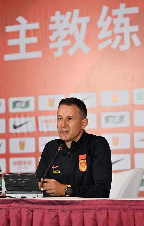 开云体育最新网址:中国国家男子足球队海口集训,主教练扬科维奇出席媒体见面会 开云体育最新网址:中国国家男子足球队海口集训,主教练扬科维奇出席媒体见面会